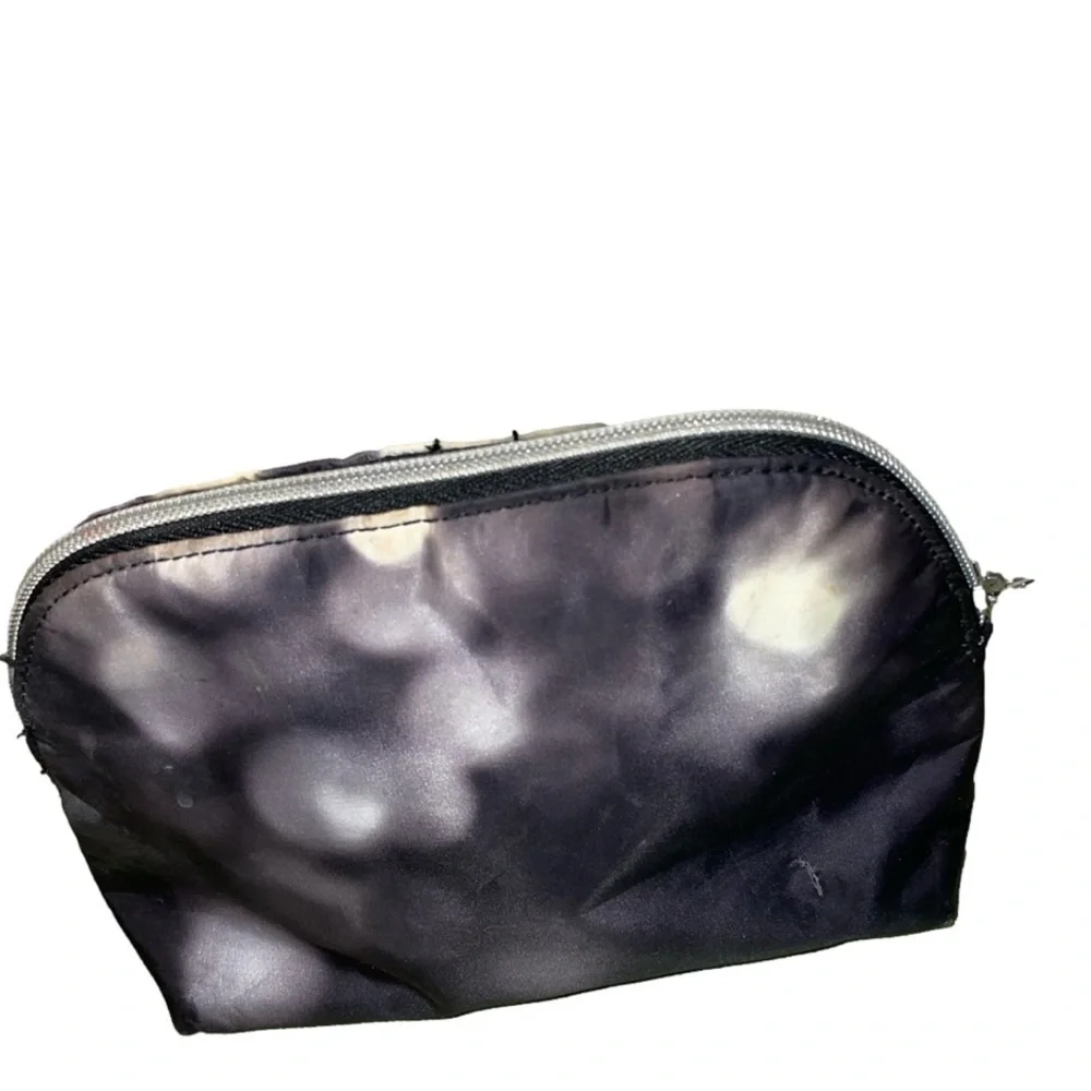 Bath and Body Works G little cosmetic bag good for beauty, tools/accessories